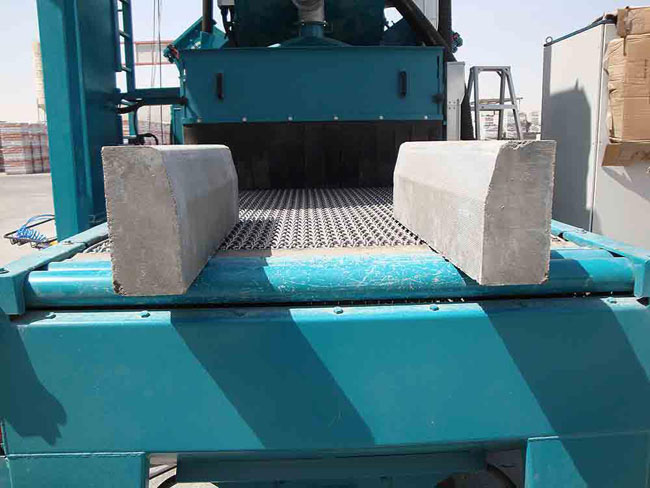 網(wǎng)帶式拋丸機(jī)整理清理石材地面磚 網(wǎng)帶式拋丸機(jī)整理清理石材地面磚