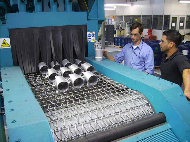 網(wǎng)帶式拋丸機(jī)使用圖片 網(wǎng)帶式拋丸機(jī)使用圖片